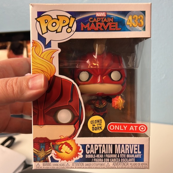 Funko Pop Captain Marvel 433 Target Exclusive GITD with Pop Protector - Picture 7 of 7